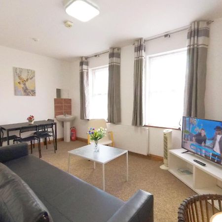 Carnation Flat A In Wembley Leilighet London Eksteriør bilde