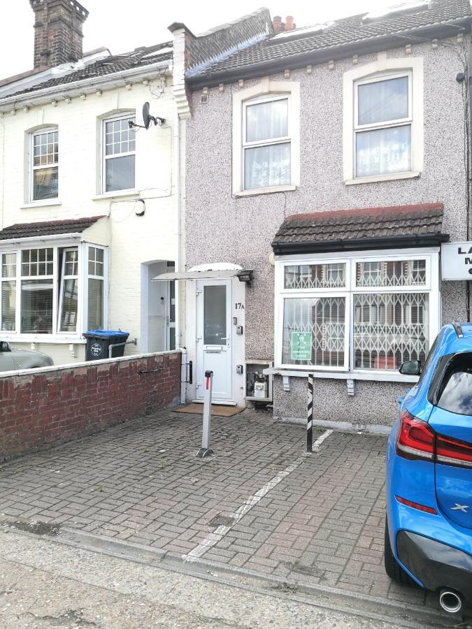 Carnation Flat A In Wembley Leilighet London Eksteriør bilde