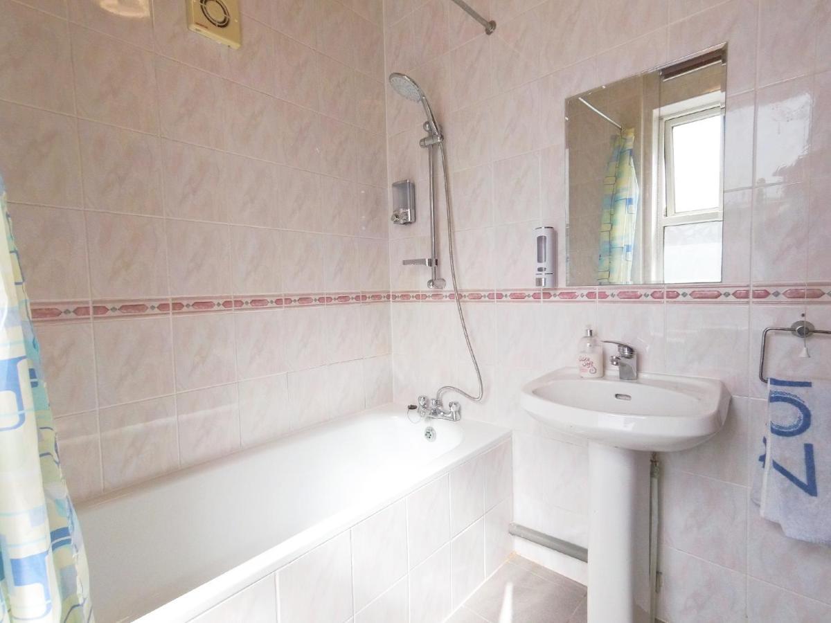 Carnation Flat A In Wembley Leilighet London Eksteriør bilde